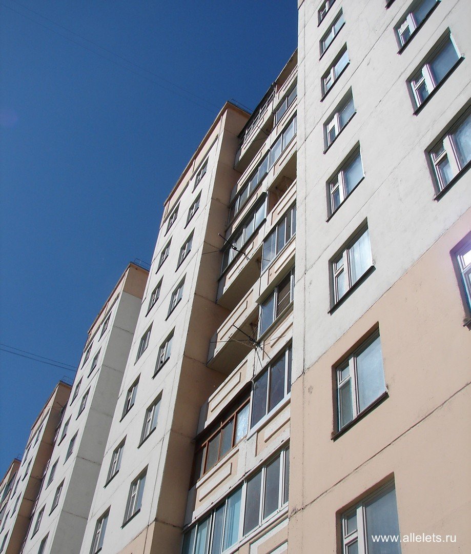 В Запорожье строитель сорвался с крыши общежития и погиб