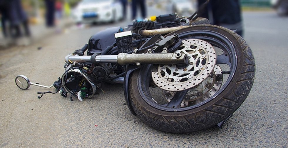 В Харькове Lanos сбил мотоциклиста