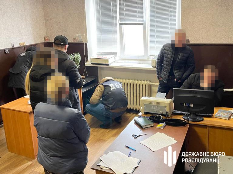 На Днепропетровщине разоблачили полицейских: те вымогали деньги у задержанных