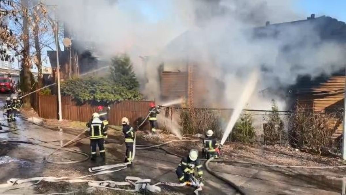 Пожар в Гидропарке Киева: пожарные обнаружили тело