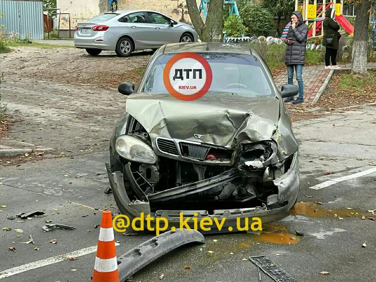 ДТП под Киевом: перевернулась маршрутка. ФОТО