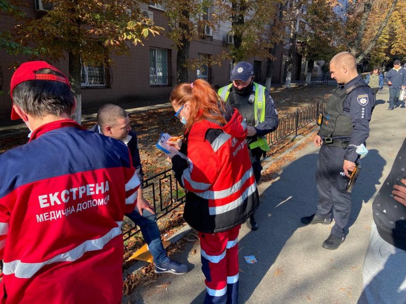 Киевского инспектора по парковке избили: полиция открыла уголовное дело