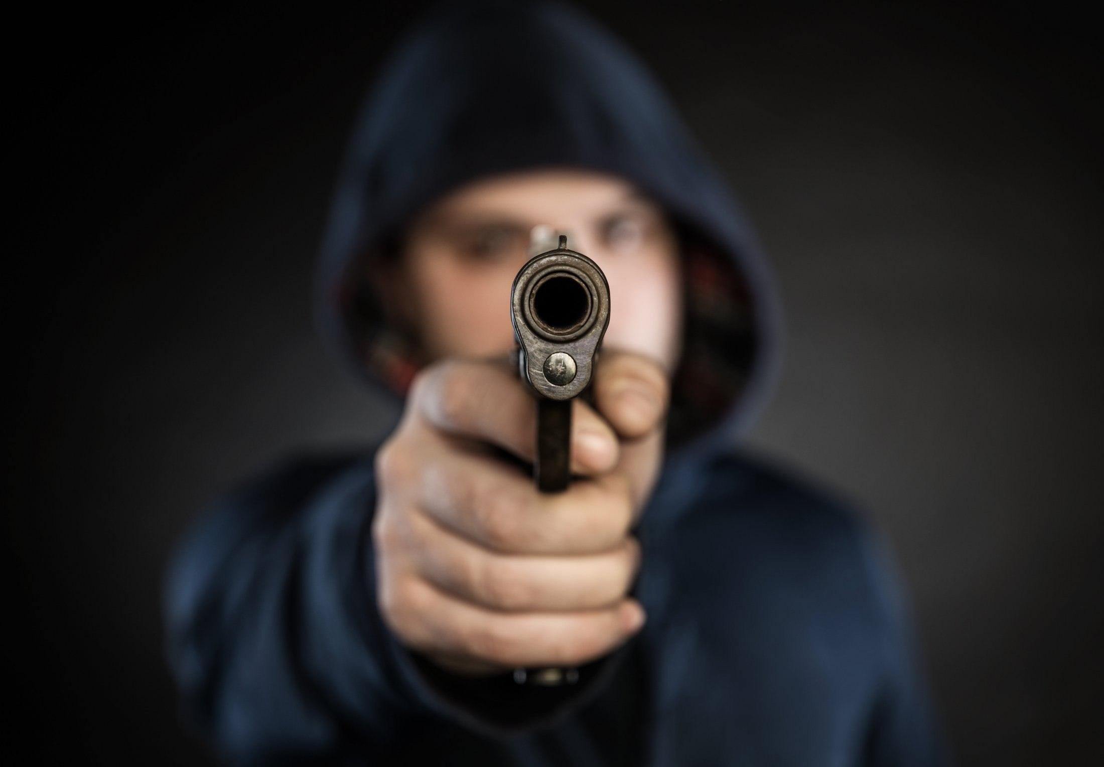 Стрельба по пьяни: в Бердянске мужчина устроил пальбу из пистолета