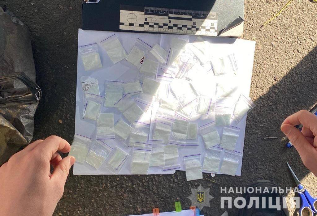 Полиция Одессы изъяла у женщины 800 упаковок с наркотиками