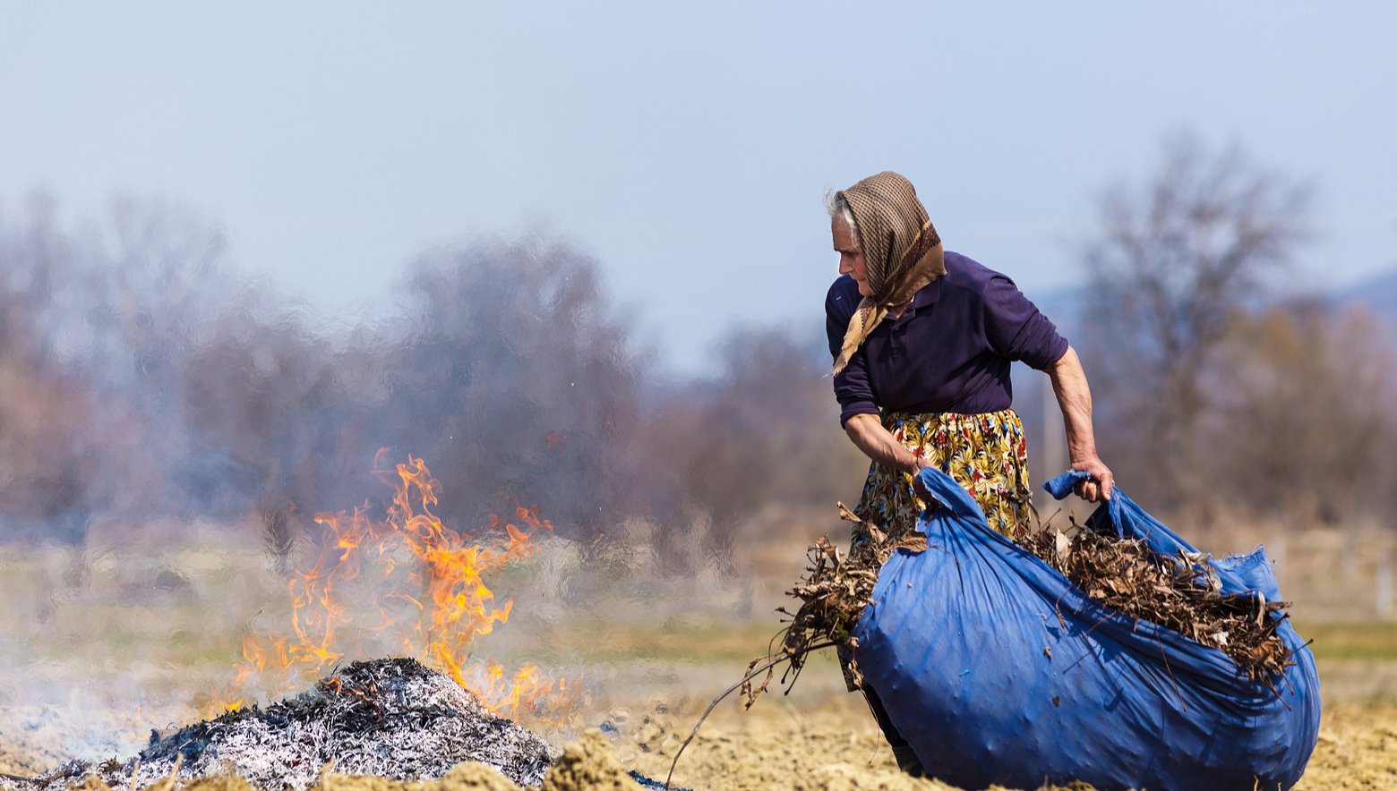 На Днепропетровщине пенсионерка отравилась угарным газом и сгорела в костре