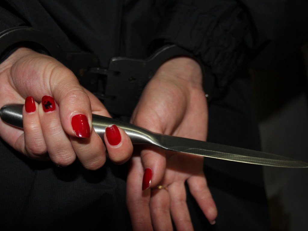 В Одессе женщина из-за ревности ударила своего мужа ножом в живот