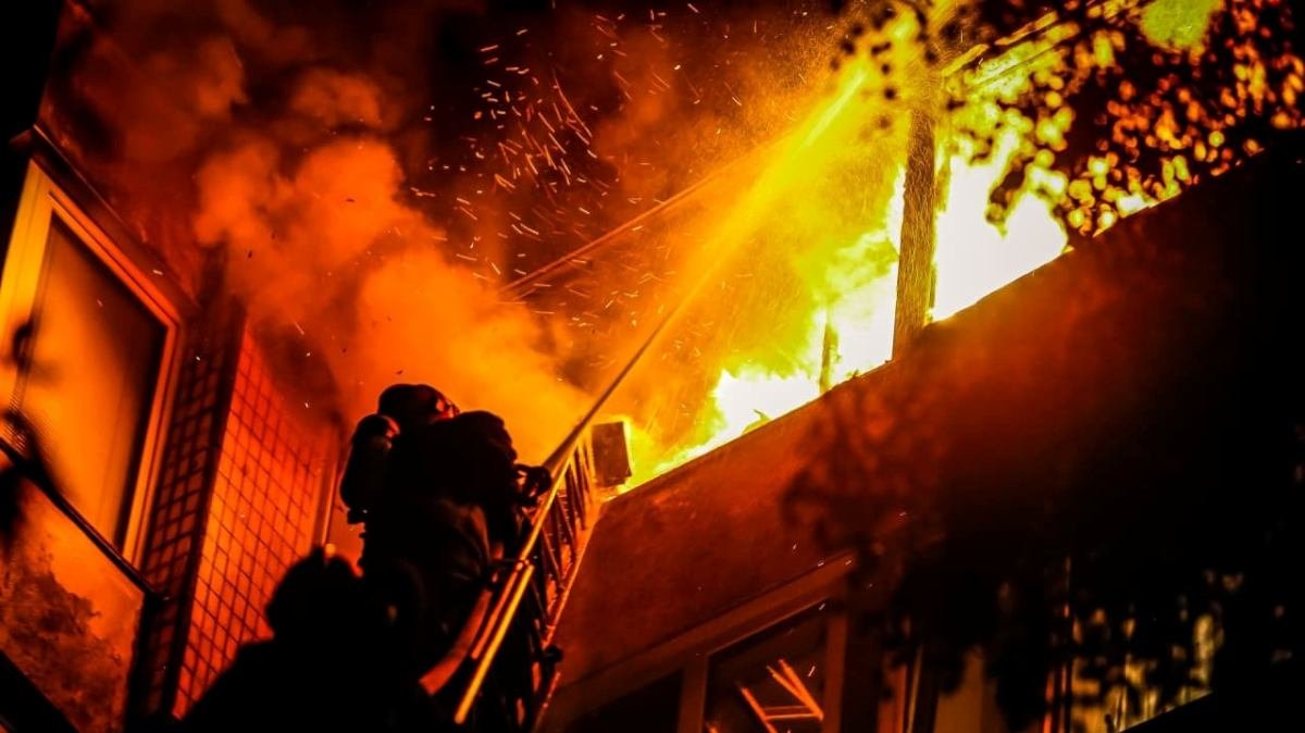 Из-за пожара в киевской многоэтажке погибли два человека