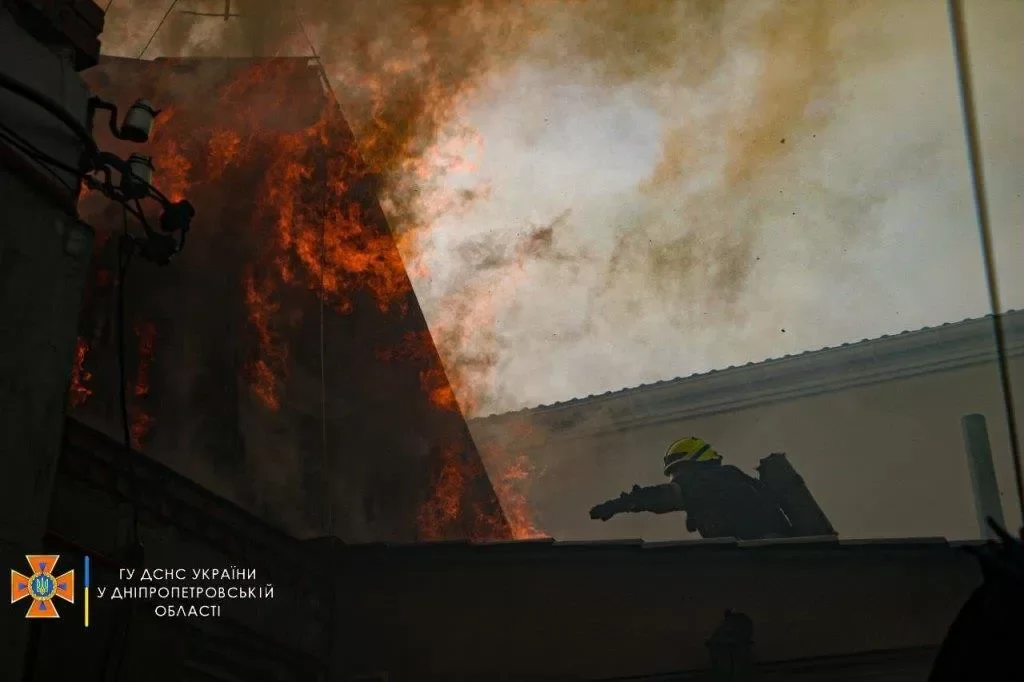 Пожар в Днепре: сгорели пять квартир — погиб мужчина
