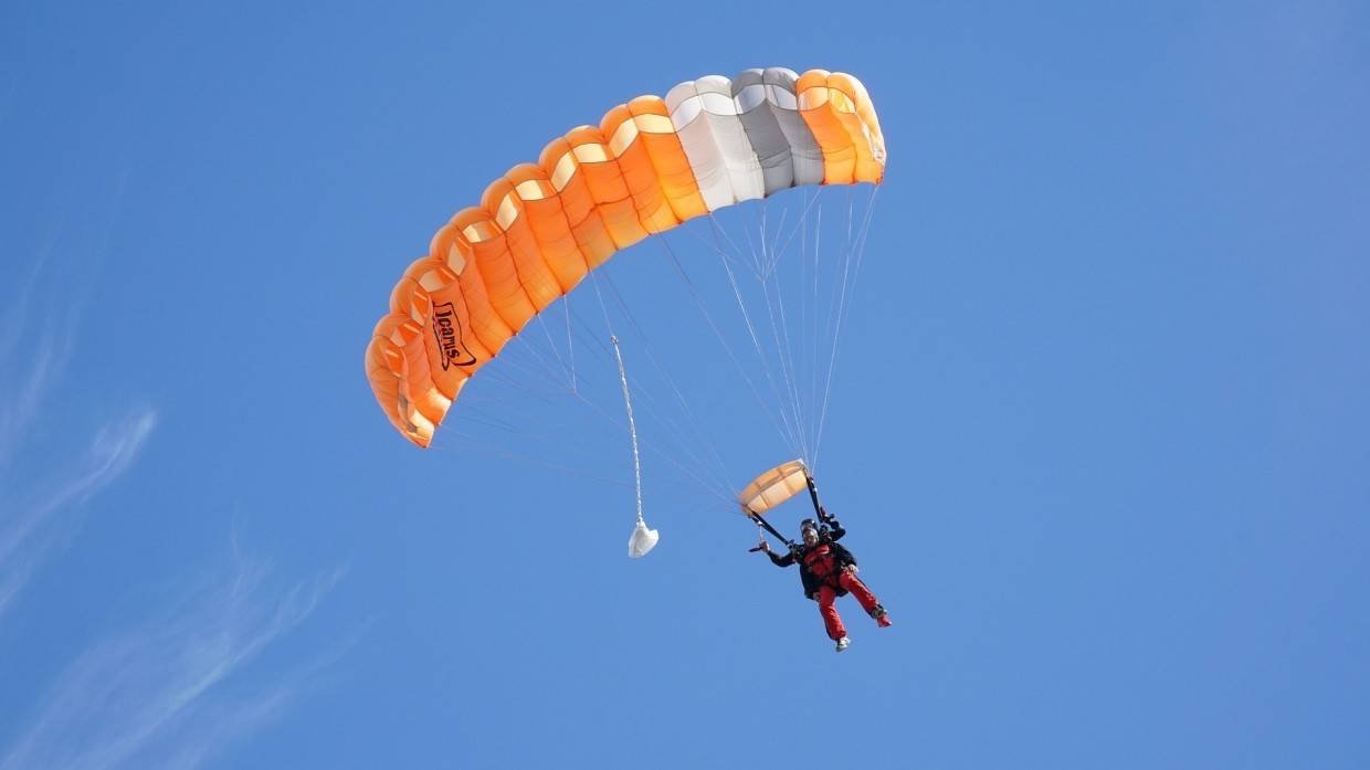 В Турции на парашютном фестивале украинка рухнула в море с высоты 1700 м. ВИДЕО