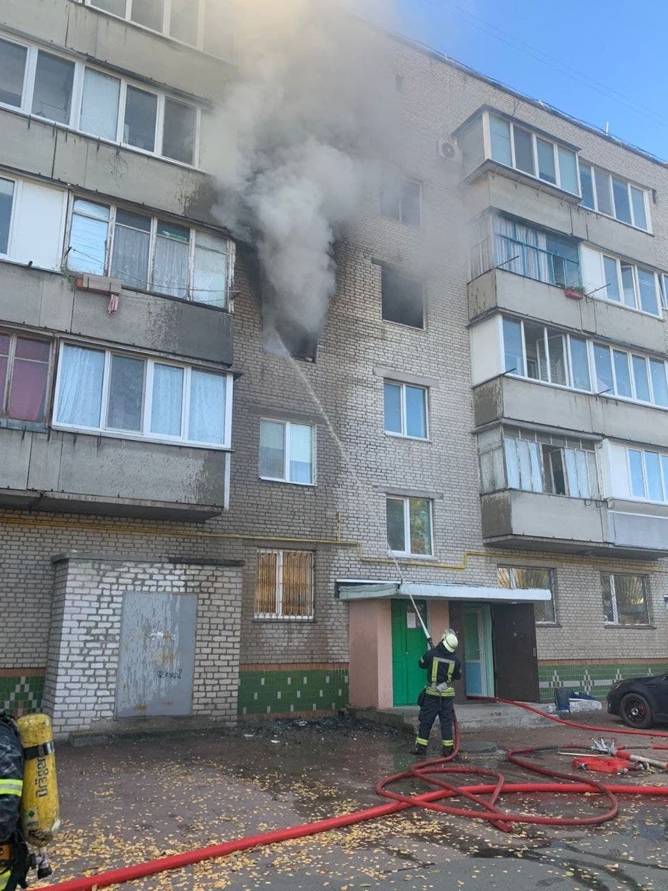 Пожар в Киевской пятиэтажке: есть погибший