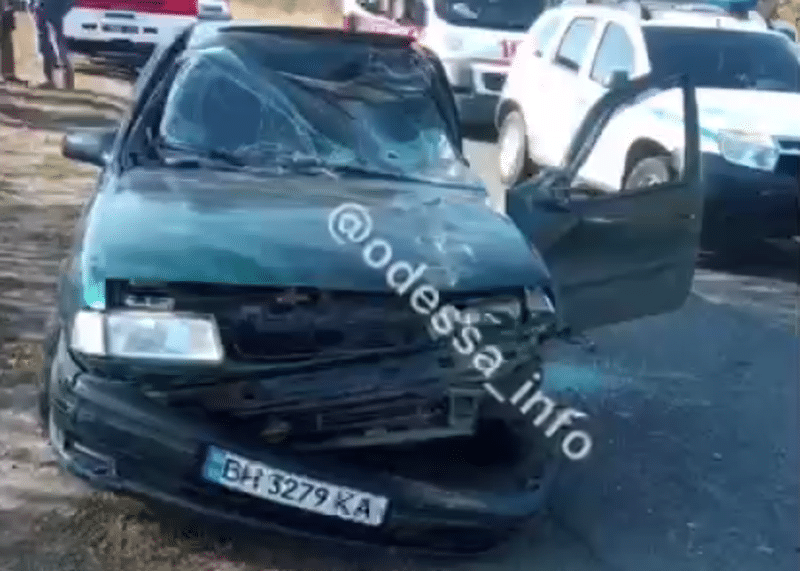 В Одесской области автомобиль врезался в трактор с прицепом: есть пострадавшие