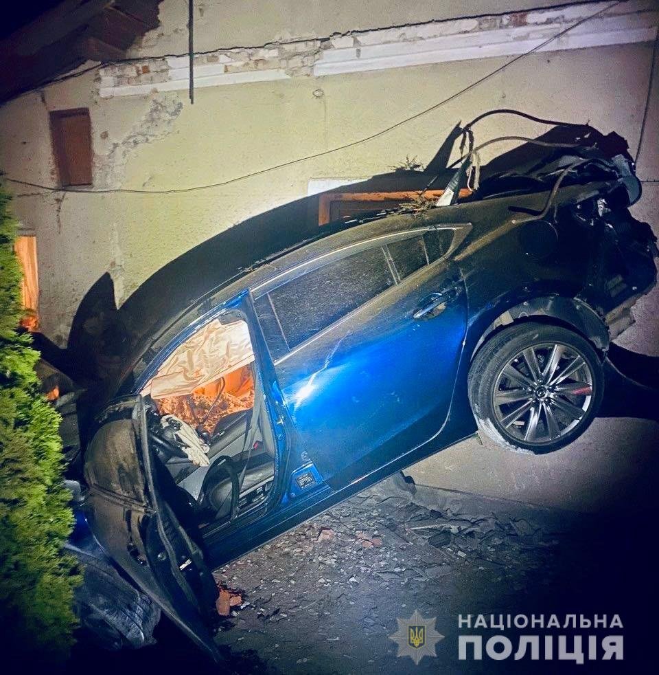 ДТП на трассе Мукачево – Львов: «Мазда» влетела в дом — есть погибший