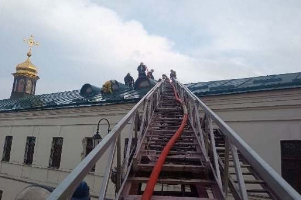 В Киево-Печерской лавре произошел пожар: есть пострадавшие