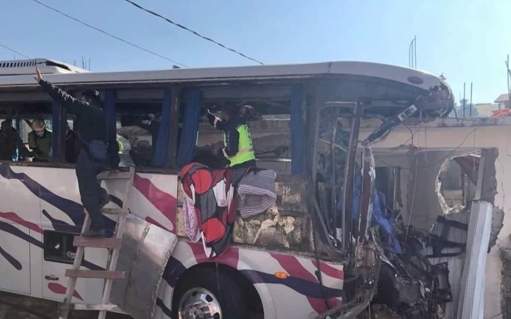 В Мексике разбился автобус с паломниками: погибло минимум 19 человек. ФОТО