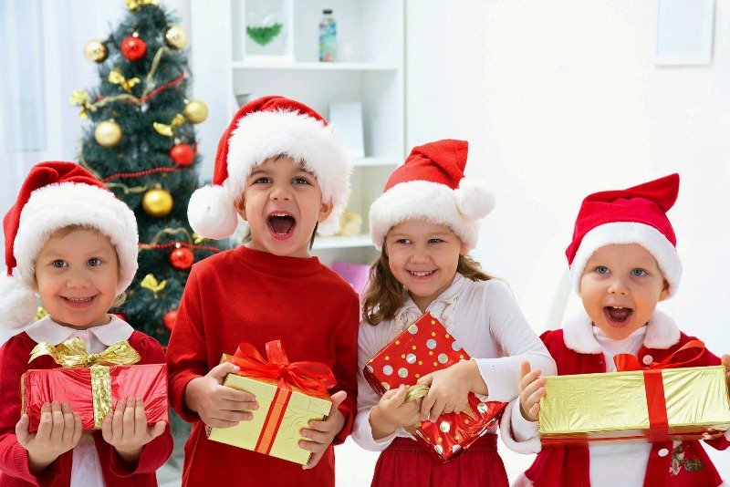 Тысячи детей получат новогодние подарки от Фонда Рината Ахметова