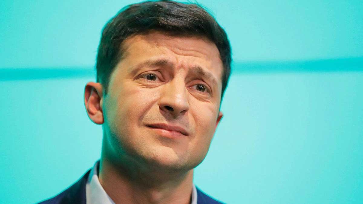 Facebook, Google нужно модерировать из Украины: Зеленского просят обратиться в компании