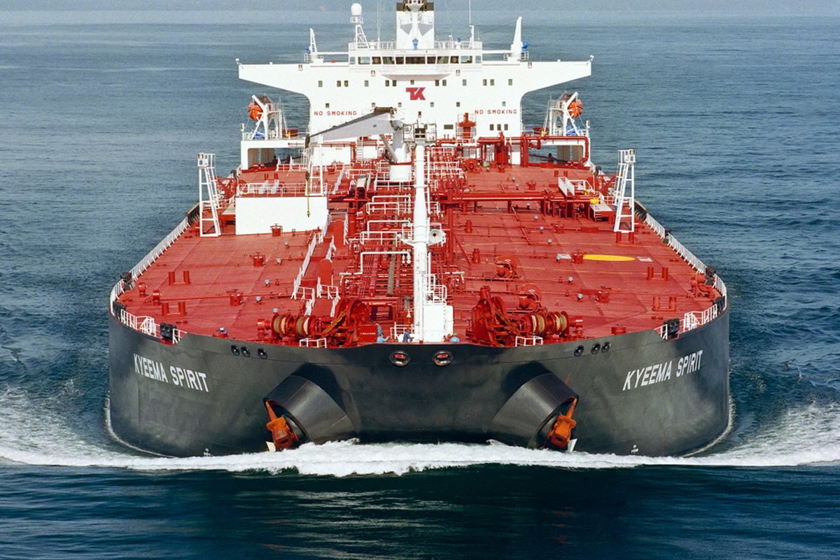 Активісти Greenpeace заблокували танкер з російською нафтою в Норвегії, - Reuters