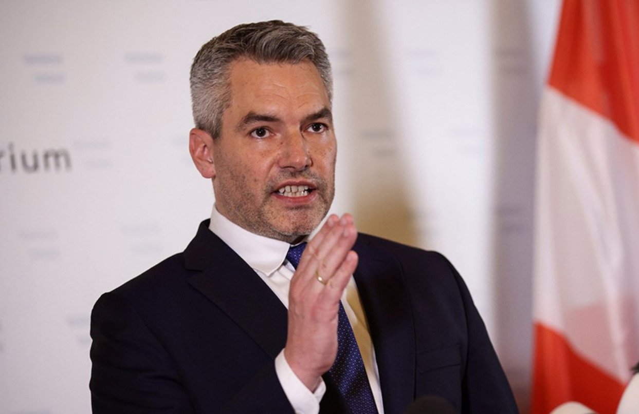 Канцлер Австрії заперечує оплату за газ рублями