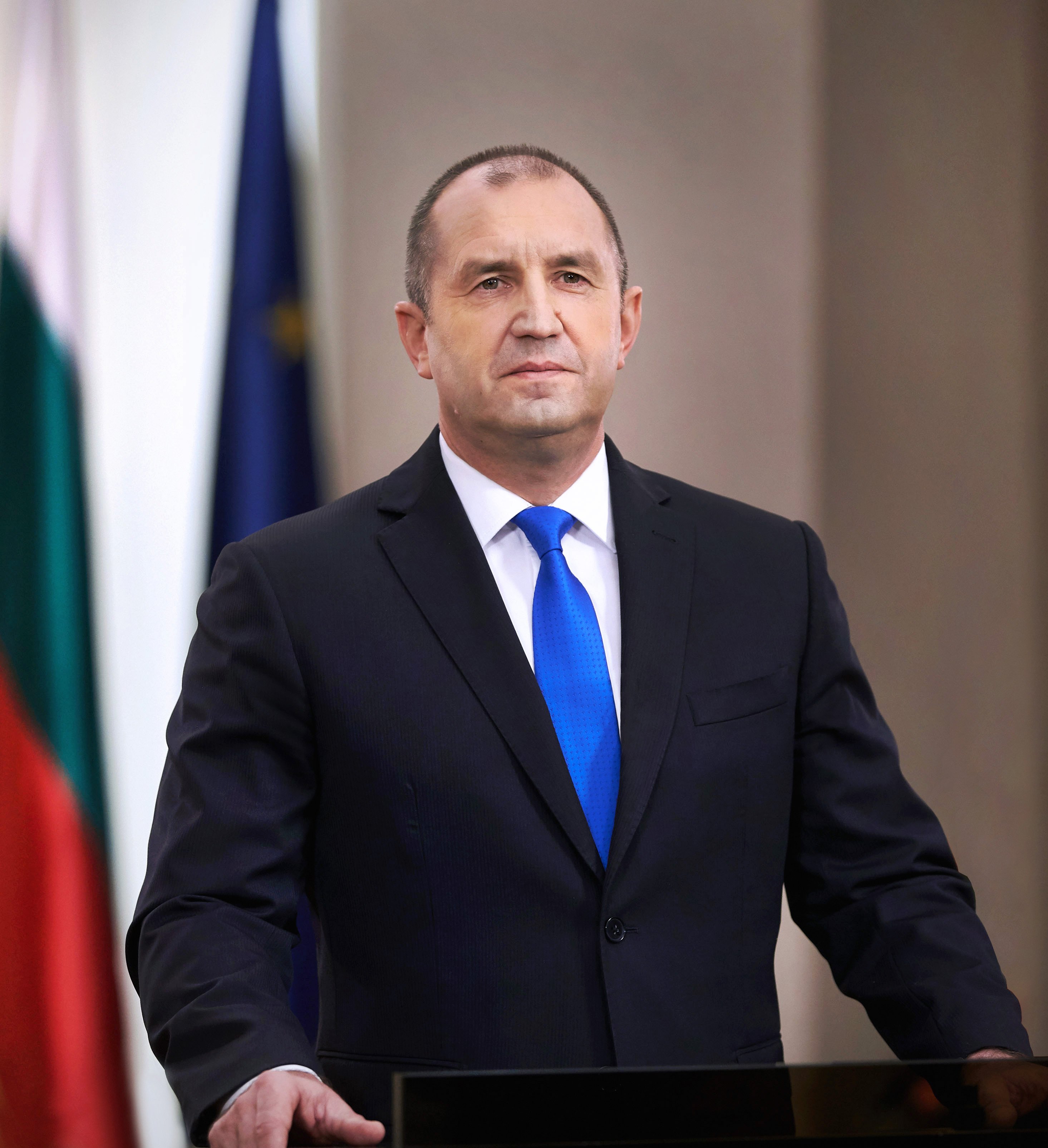 Президент Болгарії виступив проти поставок зброї для України