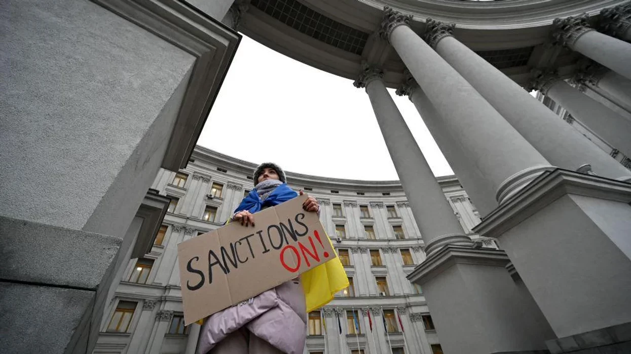 ЄС роздумує, як спрямувати заморожені російські активи на відбудову України, - Finacial Times