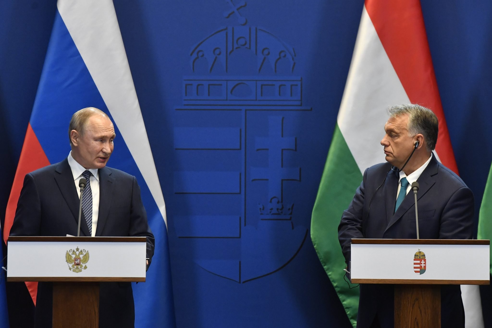 Угорщина погодилася платити за нафту і газ за російською схемою