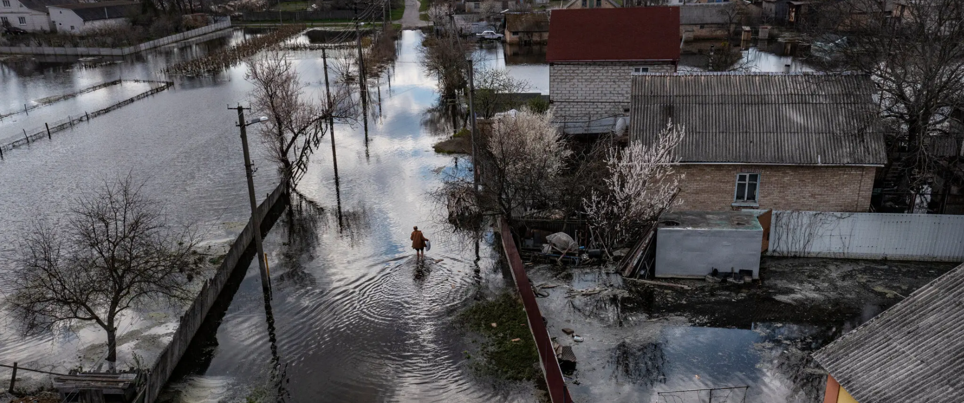 Мешканці Демідова затопили своє власне село, щоб врятувати Київ - New York Times