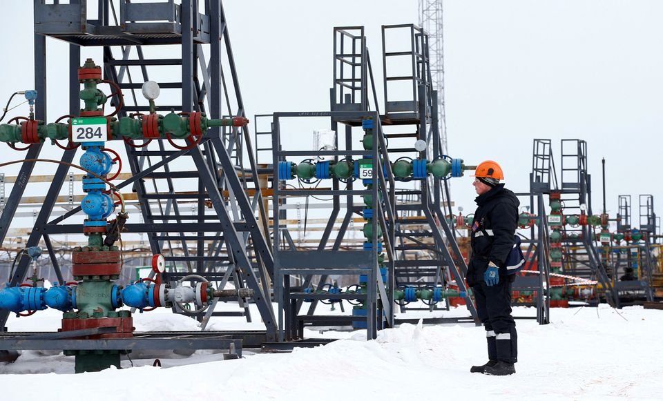 Угорщина та Словаччина до кінця 2023 року звільнені від ембарго на купівлю нафти з росії, – Reuters
