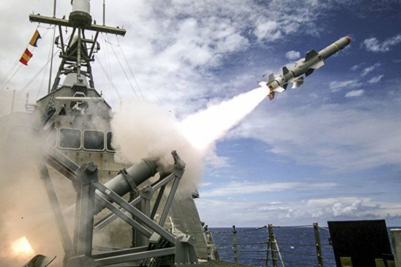 Україна почала отримувати протикорабельні ракети і самохідні гаубиці, - Reuters