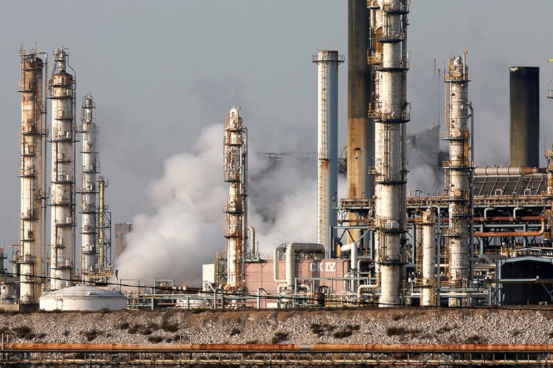 Саудити можуть захопити частку на ринку нафти, якщо видобуток у росії впаде, - Financial Times