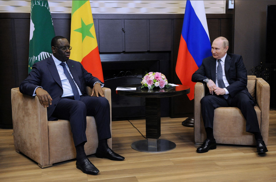 Лідер Сенегалу каже, що путін показав готовність звільнити експорт українського зерна - Reuters