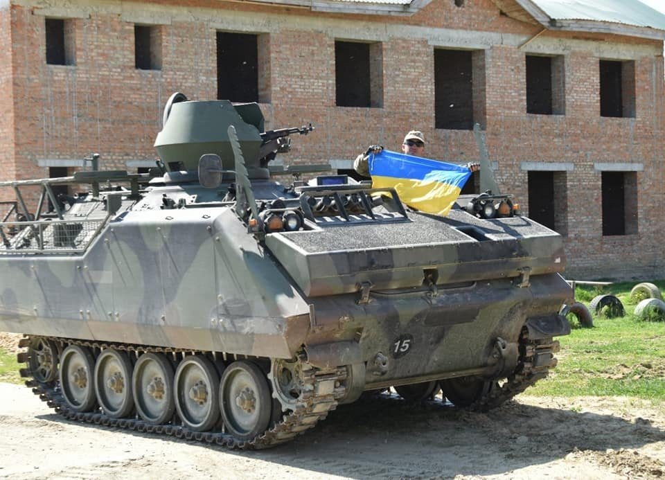 Українці тренуються керувати польськими танками та голландськими транспортерами - Defence24.pl