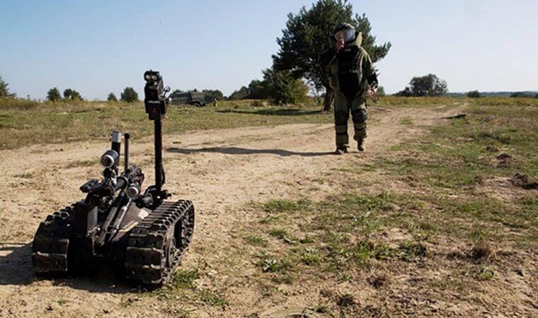Україна отримає 10 саперних роботів «TALON» для розмінування територій.
