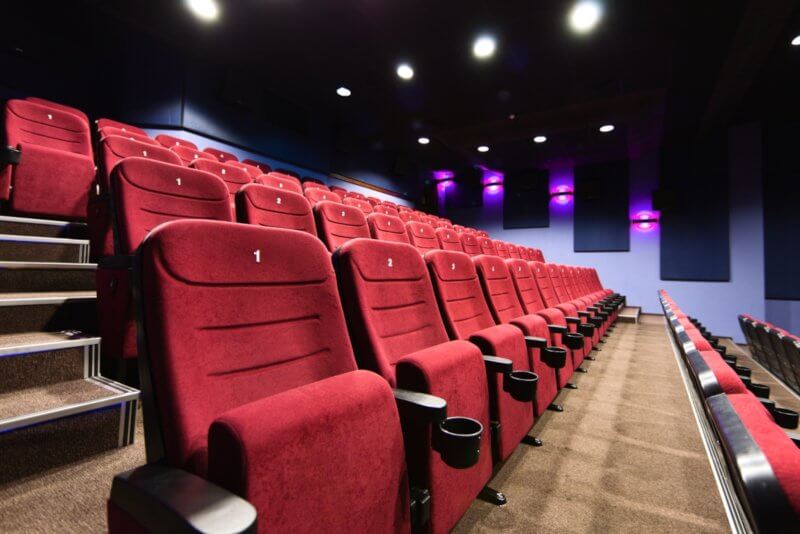 Життя без Голлівуду: виручка кінотеатрів в рф впала на 60%, - The Washington Post