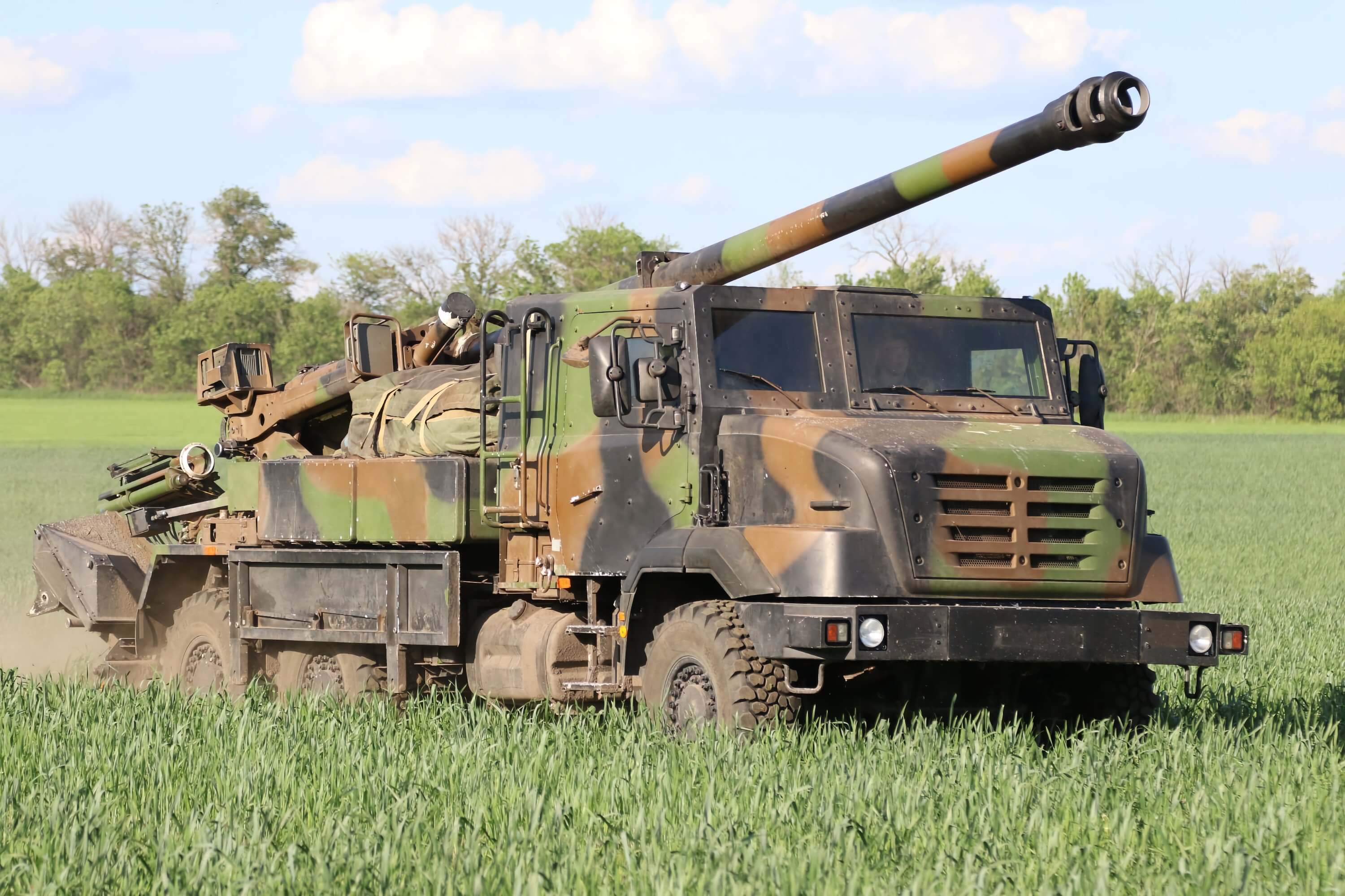 Франція поставить Україні шість артилерійських установок Caesar, – Макрон