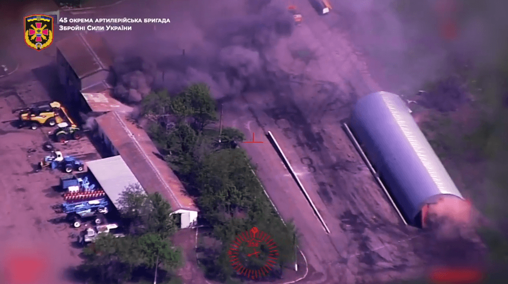 На Запорізькому напрямку українські артилеристи майстерно знищили ангар з ворожою технікою