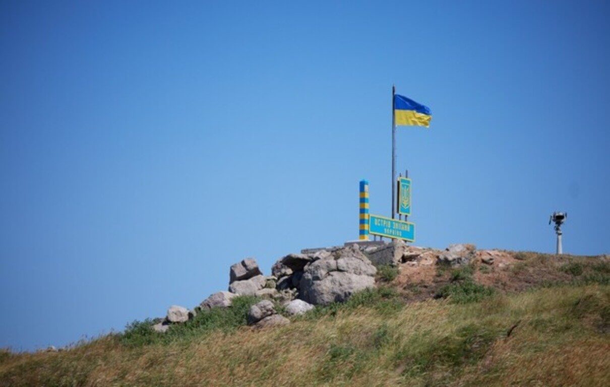 На Зміїному встановлено прапор України, – Гуменюк
