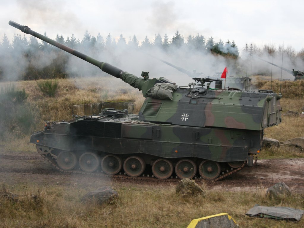 Через українську артилерію окупанти змушені переносити склади