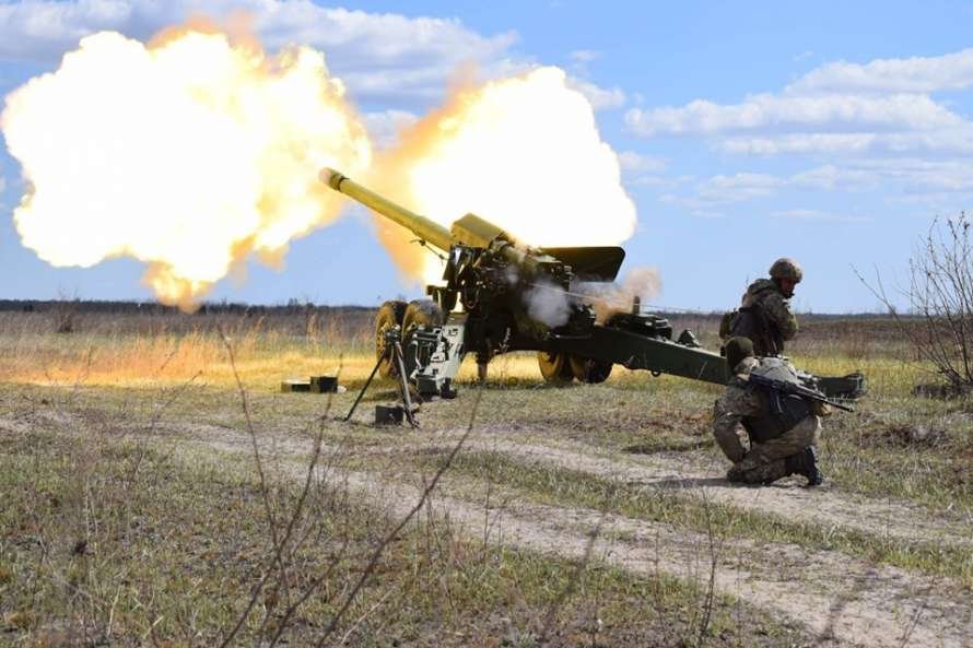 Артилерія ЗСУ влучила у російський склад боєприпасів на Луганщині