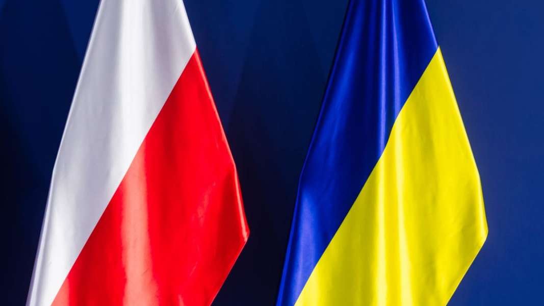 Українцям в Польщі видаватимуть електронний документ, щоб пересуватися не лише в ЄС, але й перетинати його кордони