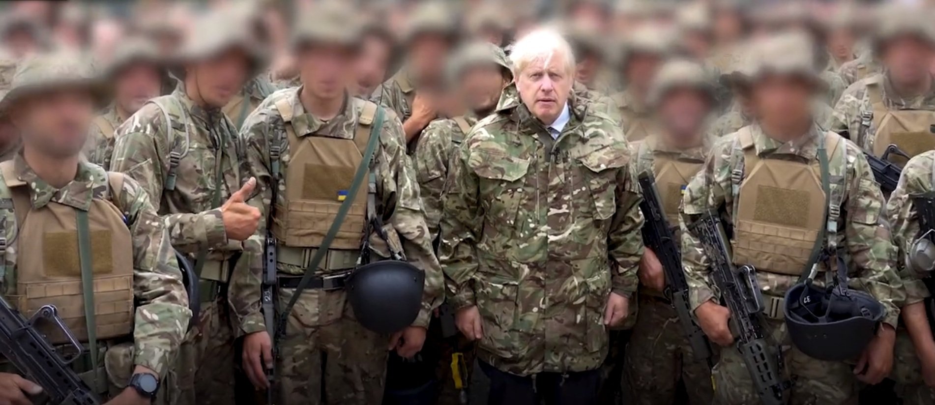 Борис Джонсон зустрівся з українськими військовими, які проходят навчання у Британії