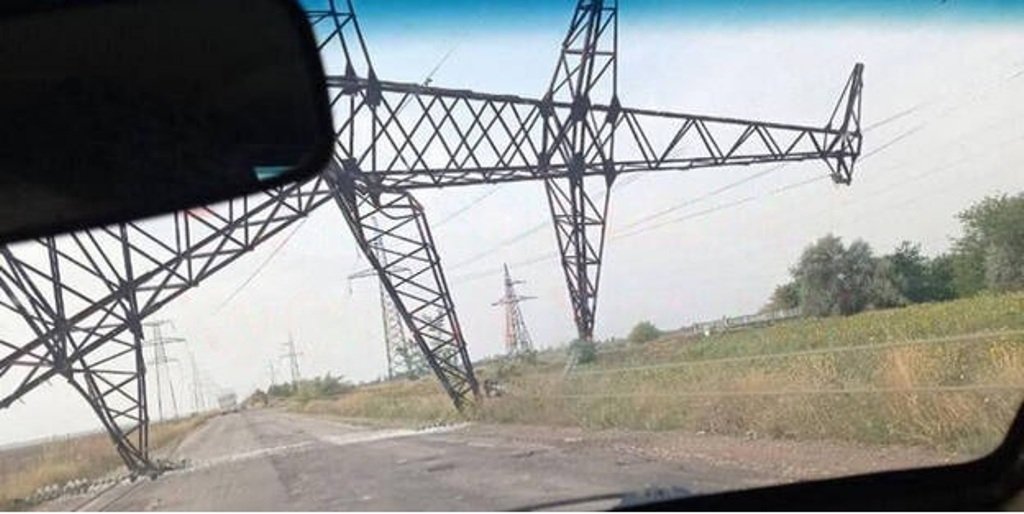 На Херсонщині впала опора лінії електропередач