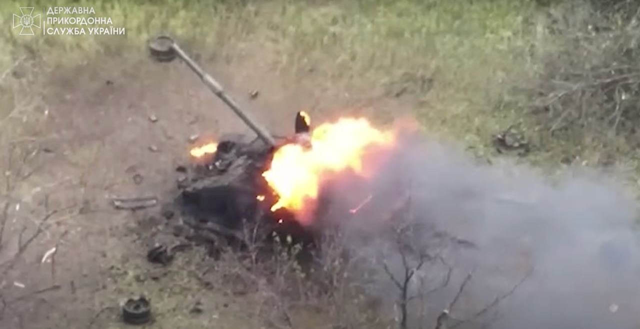 Бійці Держприкордонслужби знищили російський танк. ВІДЕО