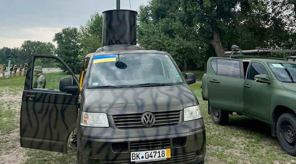 Українські волонтери передали в ЗСУ мобільні пункти спостереження «ЩИТ-бус Т5» та «Щит пікап»