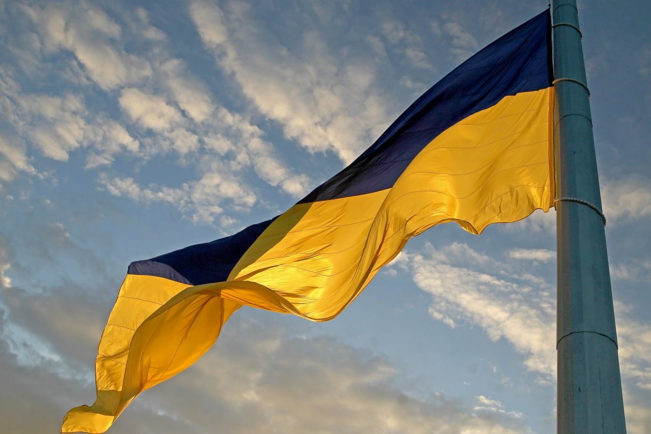 У селі Нікольське підняли прапор України