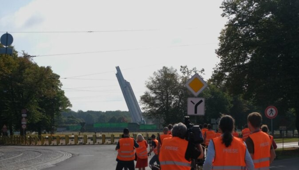 В Ризі знесли пам'ятник радянським солдатам (ВІДЕО)
