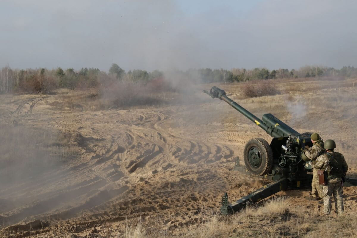 Українські артилеристи влучним пострілом знищили російську гармату «Гіацинт-Б». ВІДЕО