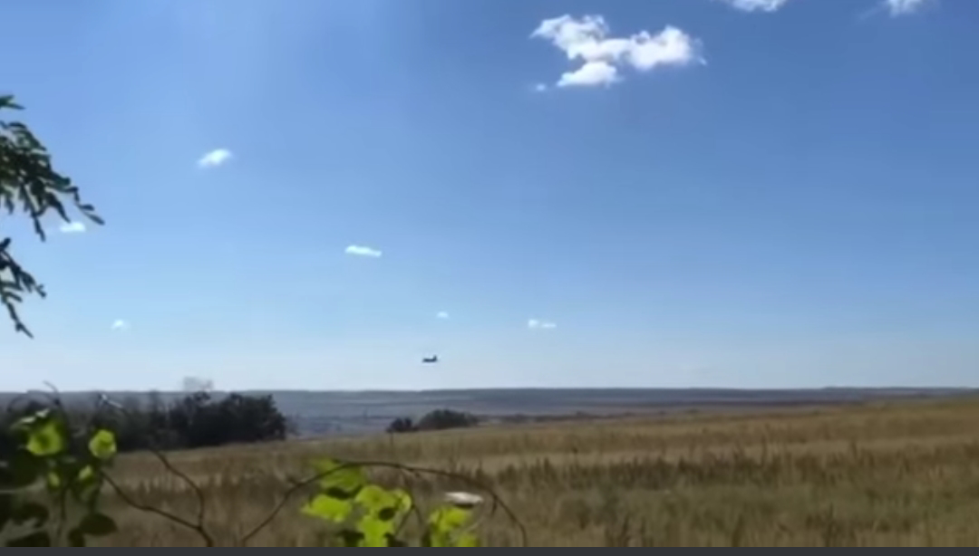Українські військові збили російський штурмовик Су-25 на Харківщині. ВІДЕО
