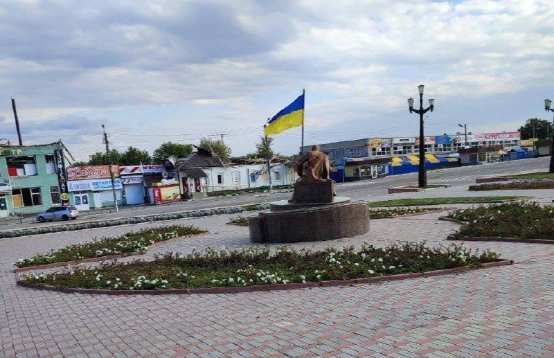 На Харківщині в Балаклії та інших населених пунктах підняли прапори України (ВІДЕО)