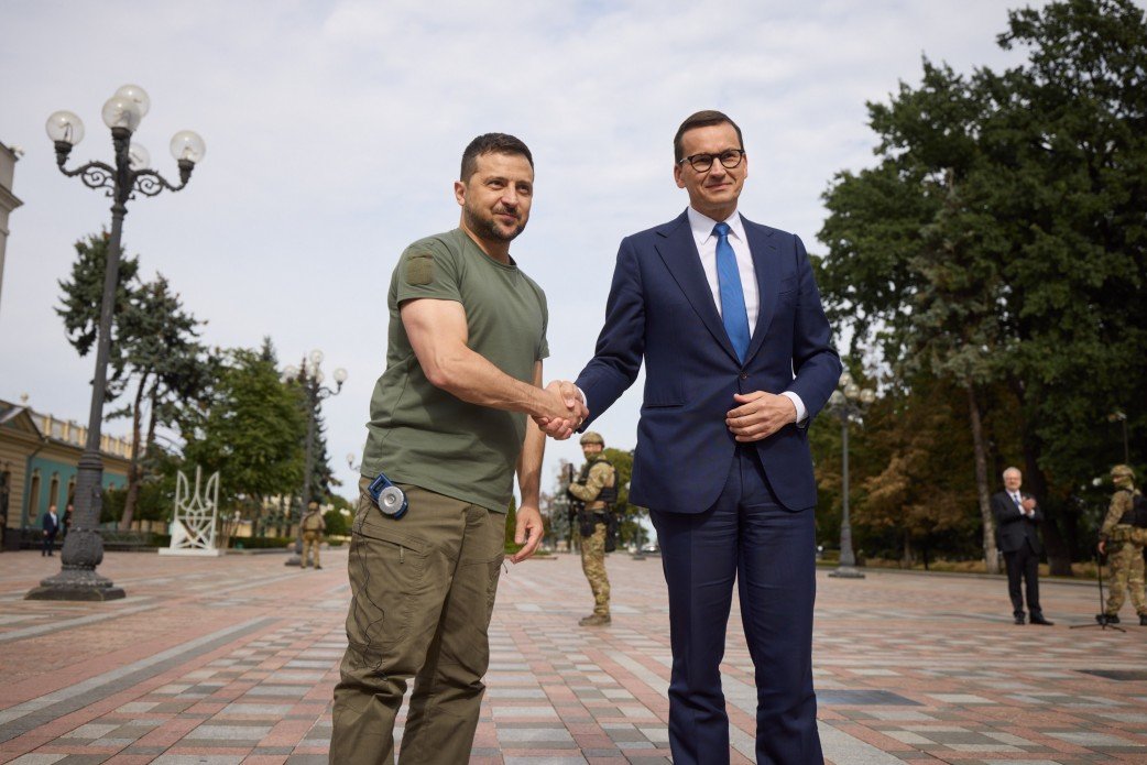 Україна і Польща створять хаб для ремонту військової техніки