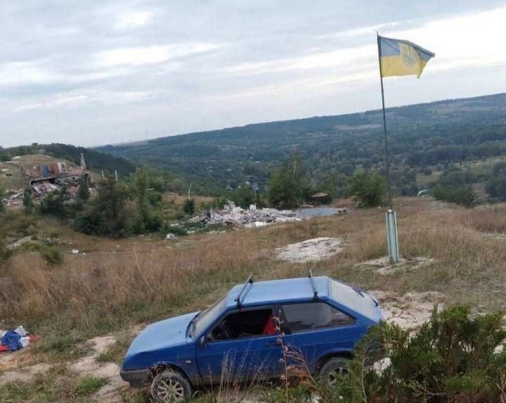 Прапор України знов майорить в Ізюмі (ВІДЕО)